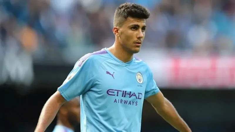 Rodrigo là tiền vệ có nhiều thành tích ấn tượng và khả năng ghi bàn tốt Rodrigo là tiền vệ có nhiều thành tích ấn tượng và khả năng ghi bàn tốt